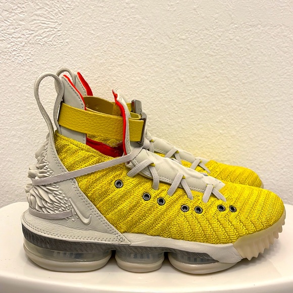 Lebron 16 XVI Harlem Fashion Row HFR DS Size 7 “Yellow” - Picture 2 of 5